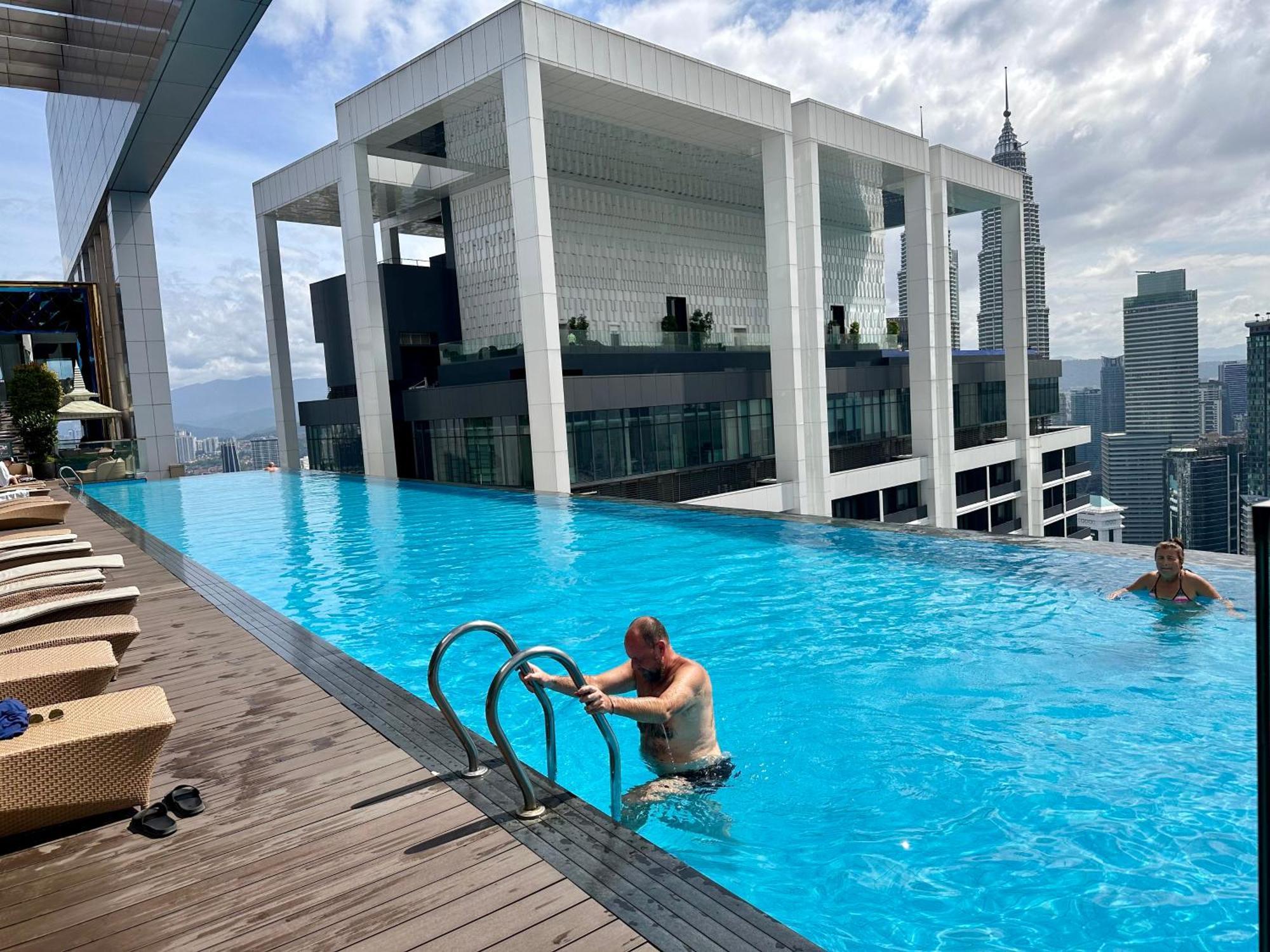 The Platinum Kuala Lumpur By Crown Suites Exterior photo